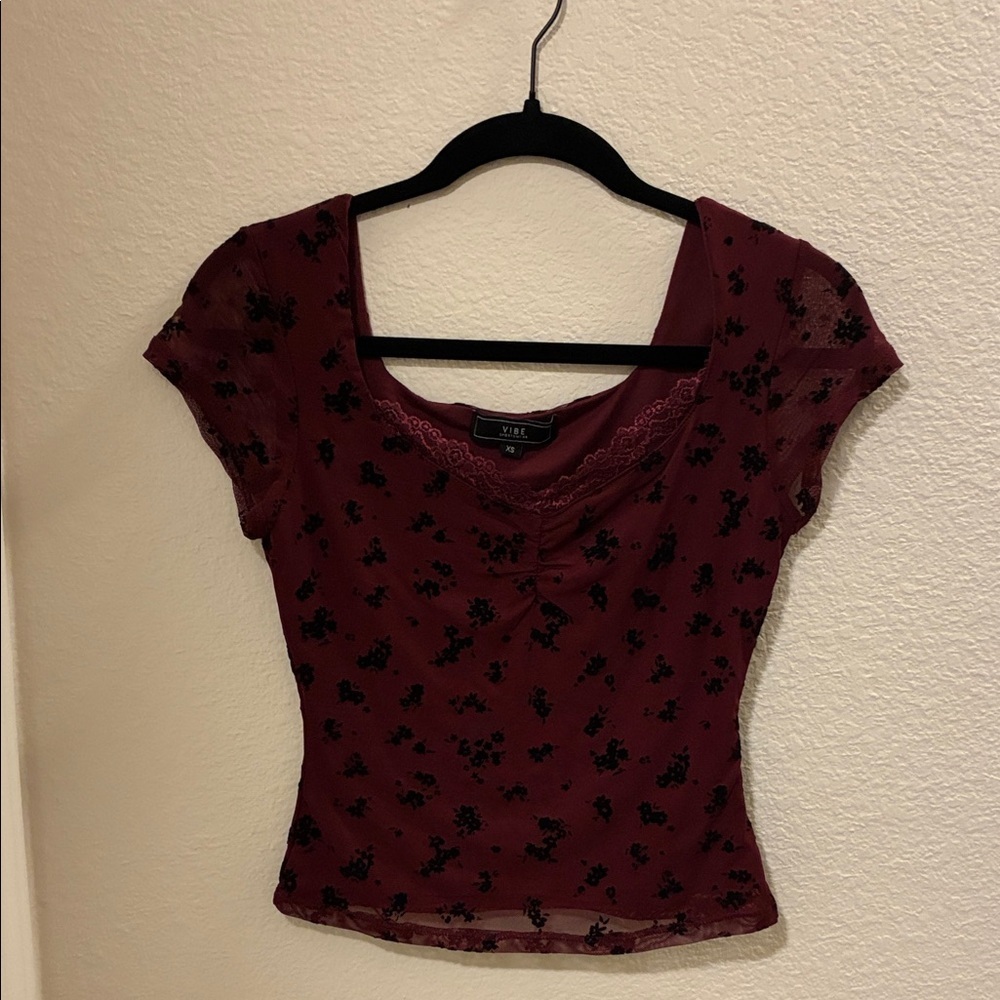 Elegant Burgundy Floral V-Neck Blouse - Picture 2 of 4